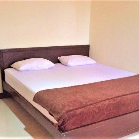 Hotel Aroma Inn Pontianak Exterior photo