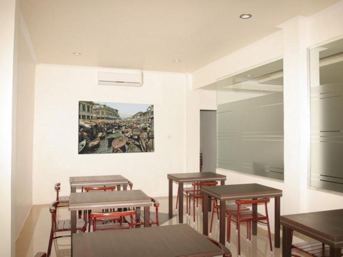 Hotel Aroma Inn Pontianak Exterior photo